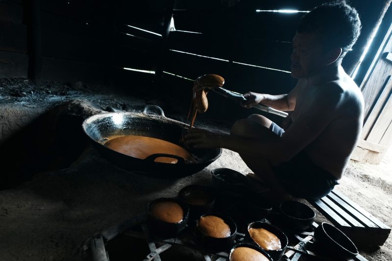 Produksi gula aren di Pulau Kabaena