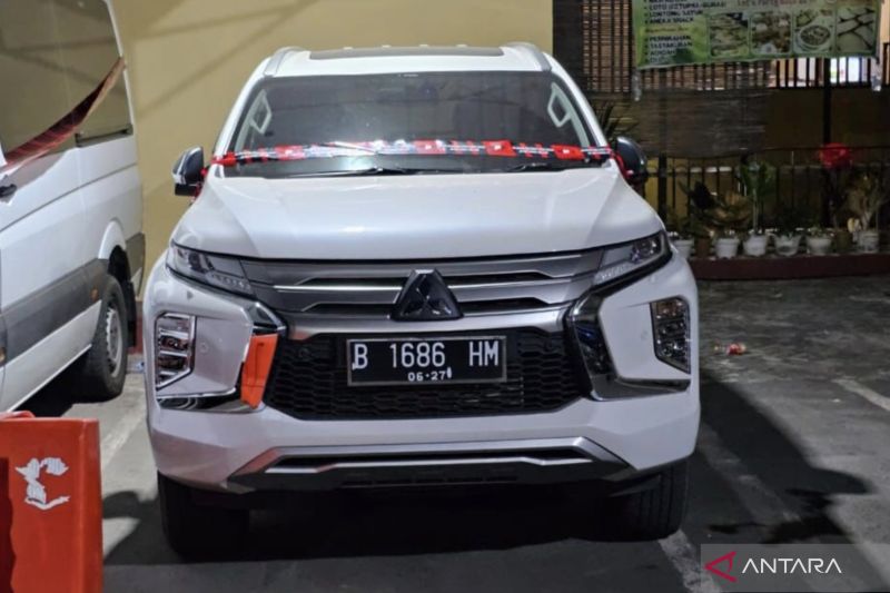 Mobil Pajero warna putih SYL yang disembunyikan di tanah kosong di Makassar disita KPK