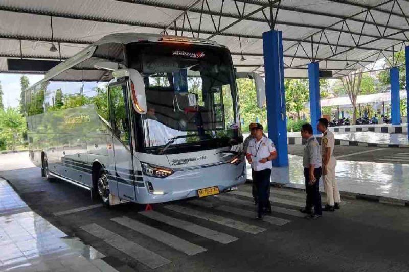 Bus pariwisata yang beroperasi harus laik jalan-berizin, kata Dirjen