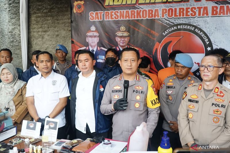 Rumah industri narkoba jenis sintetis diungkap Polresta Bandung