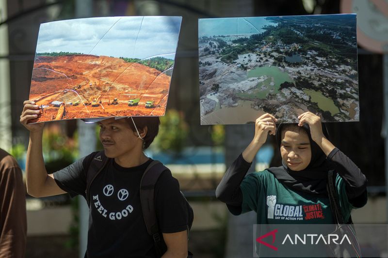 Aksi peringatan Hari Anti Tambang di Palu