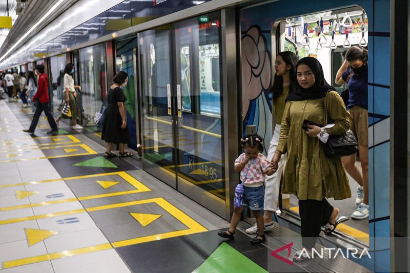 MRT Jakarta telah beroperasi normal pasca insiden konstruksi Kejagung