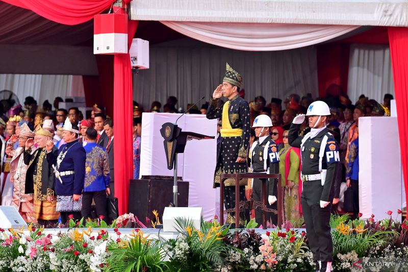 Presiden Jokowi dan para menteri tampilkan kebhinekaan budaya di Hari Lahir Pancasila