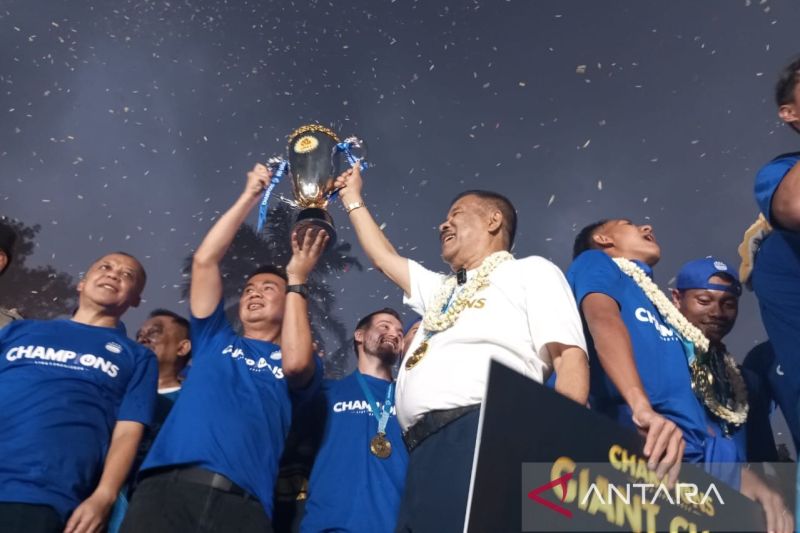 Pj Gubernur Jabar ajak rayakan Persib Bandung juara dengan tertib