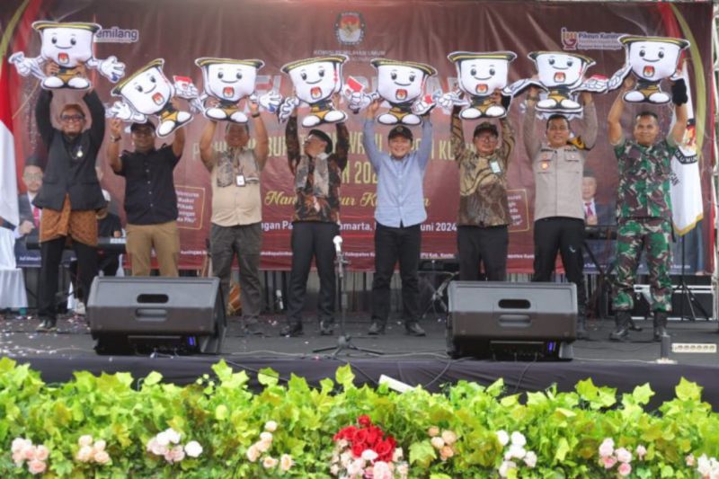 KPU Kuningan kenalkan maskot Pika dan Piku untuk Pilkada 2024