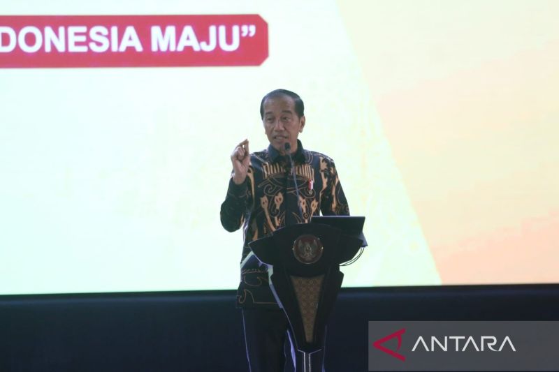 Jokowi ingatkan kepala daerah siapkan transportasi massal atasi kemacetan