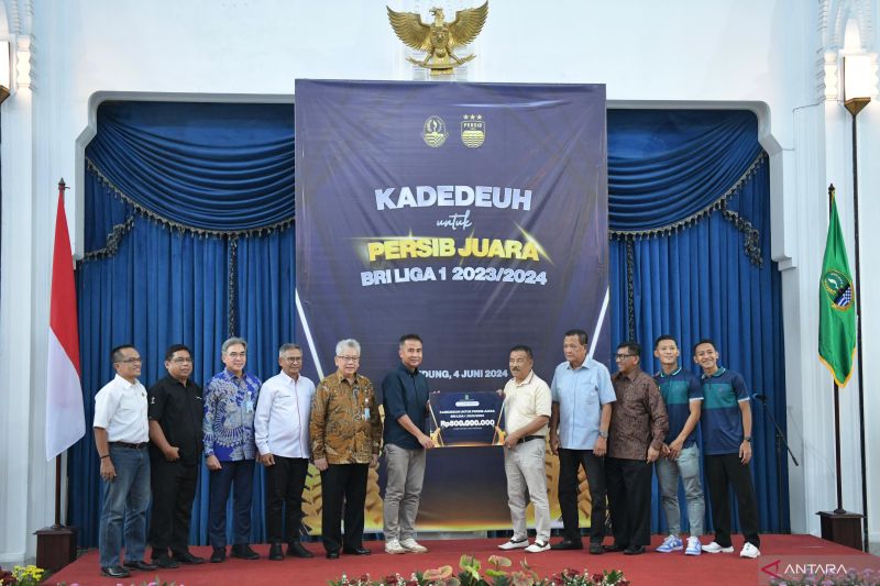 BUMD Jabar guyur Persib Bandung dengan Kadedeuh Rp500 juta