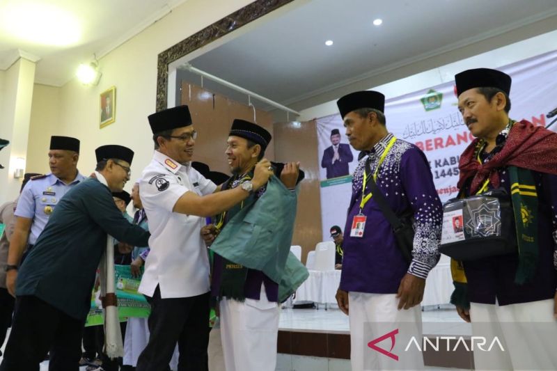 Bupati Bandung lepas keberangkatan rombongan terakhir 431 calon haji
