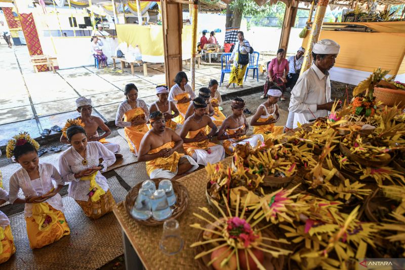 Potong gigi massal umat Hindu di Palembang