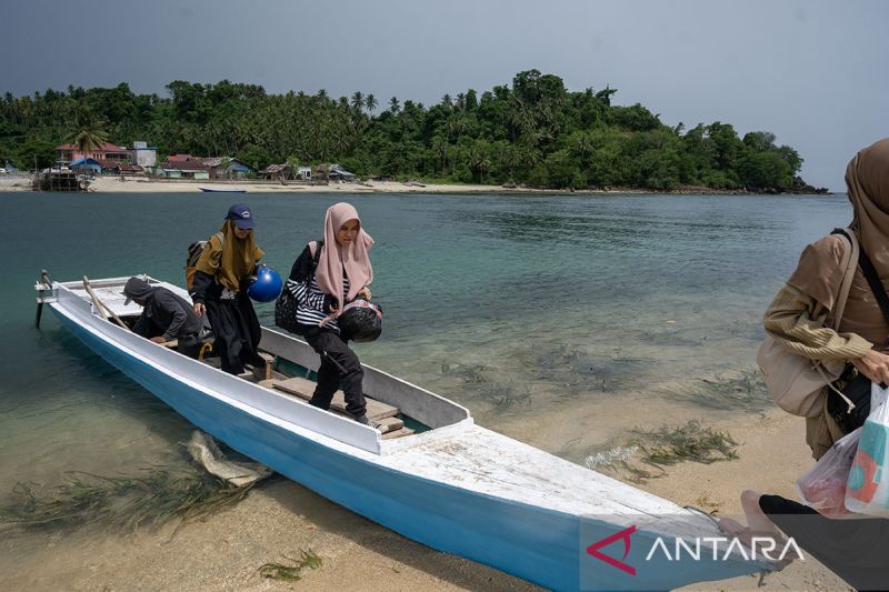 Sarana transportasi antarpulau di Donggala