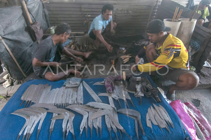 Penjualan pisau potong hewan kurban