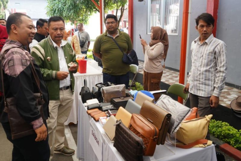 Jabar pamerkan produk fesyen kulit dalam acara 