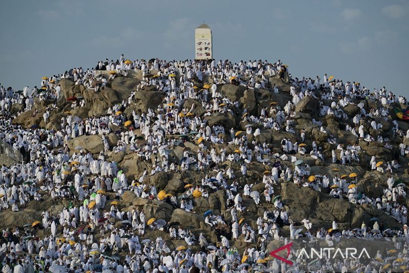 1,8 juta lebih jamaah mulai laksanakan puncak ibadah haji di Arafah