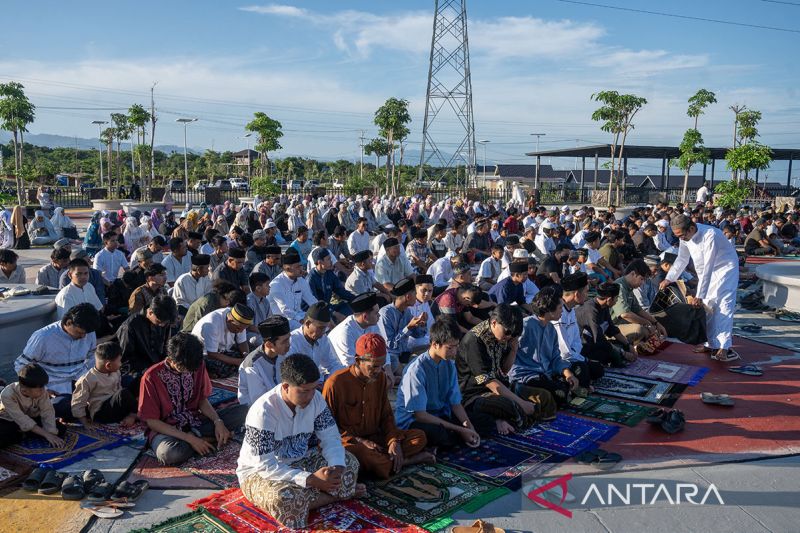 Shalat Idul Adha di Taman Huntap Talise