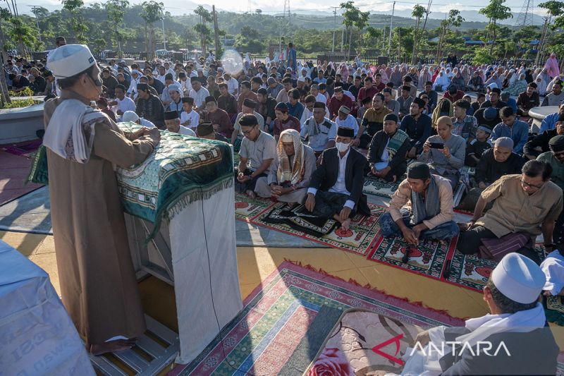 Shalat Idul Adha di Taman Huntap Talise