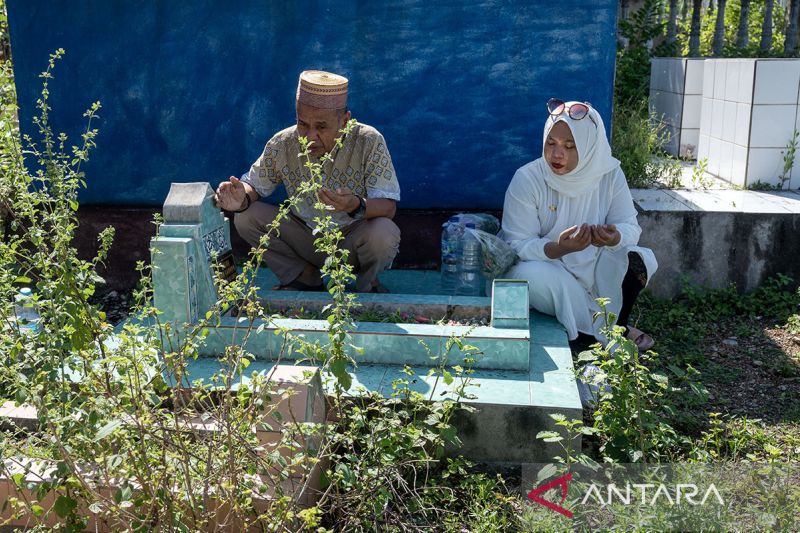 Tradisi ziarah kubur pada Idul Adha di Palu