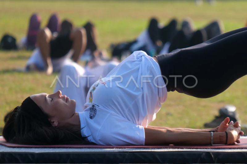 Perayaan Hari Yoga Internasional di Bali