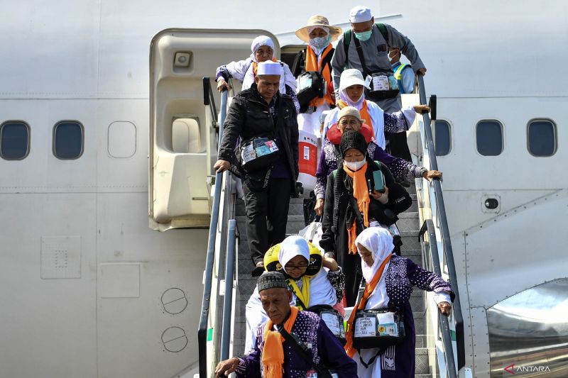 Kedatangan jamaah haji kloter pertama debarkasi Palembang