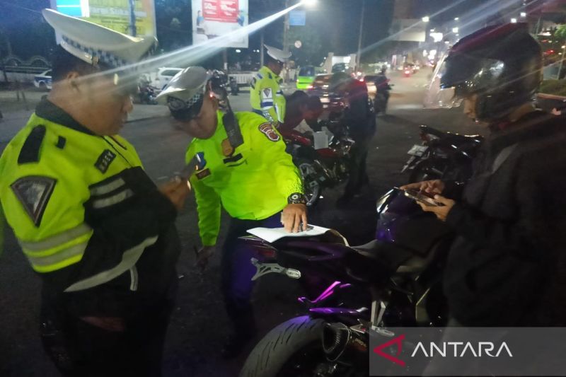 Belasan sepeda motor berknalpot brong disita polisi Sukabumi Kota