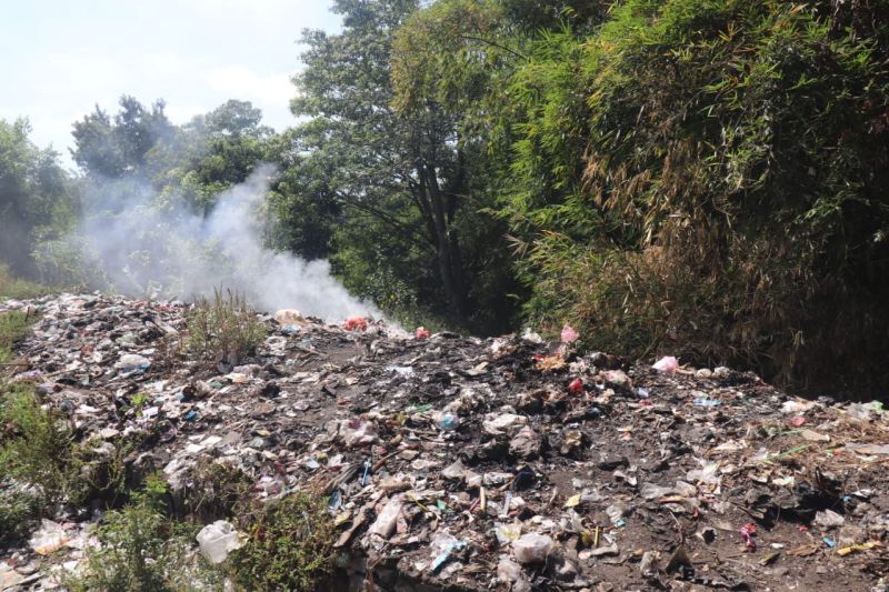 Pemkab Cirebon tutup dua TPS liar di aliran Sungai Jamblang