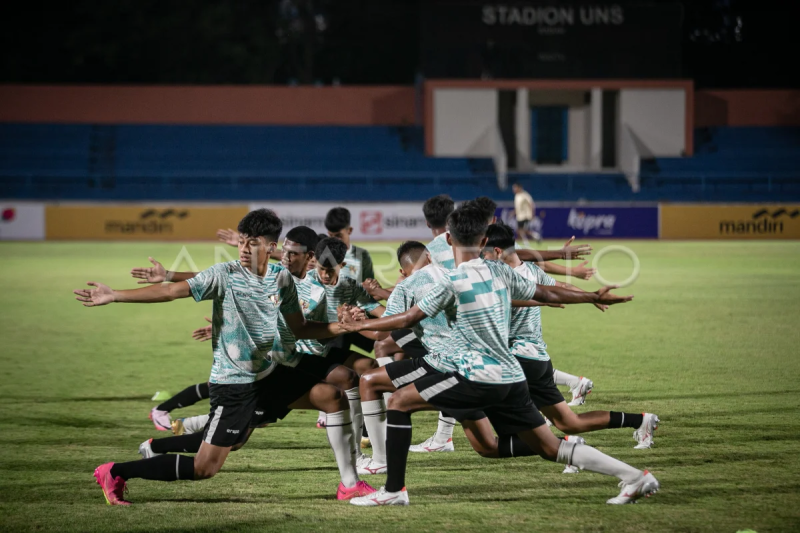 Latihan timnas Indonesia jelang lawan Filipina malam ini