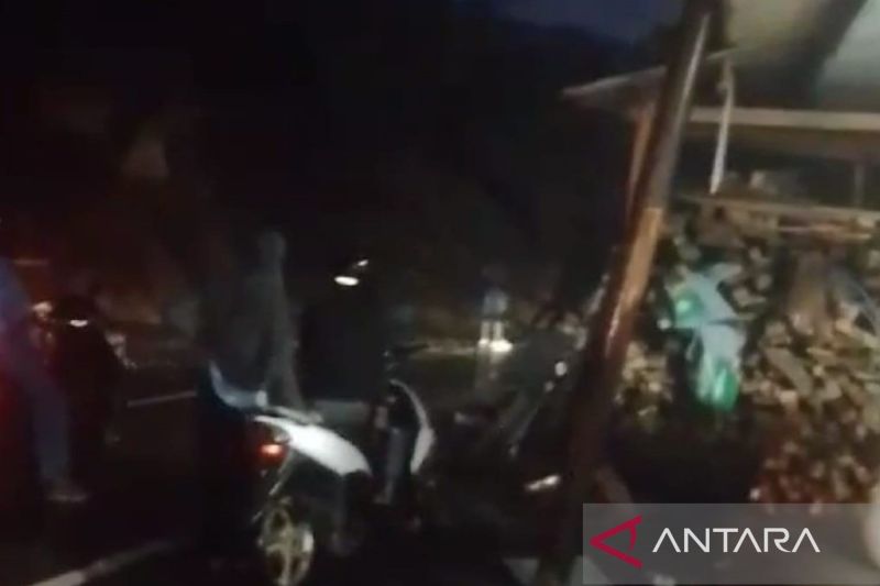 BPBD Cianjur lakukan penanganan cepat longsor di jalur selatan