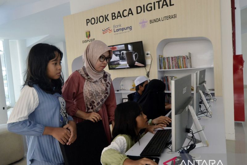 Mengisi libur sekolah di Perpustakaan