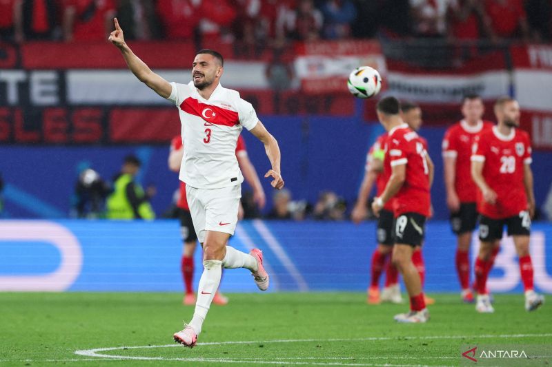 Dua gol Merih Demiral antar Turki melaju ke perempat final Piala Eropa