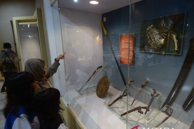 Mengisi libur sekolah di Museum Lampung