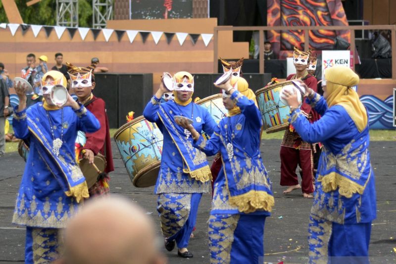 Karnaval topeng Festival Krakatau 2024