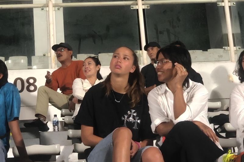 Pemain keturunan Amira Dahl nonton latihan timnas putri Indonesia, Sydney Hopper dipuji pelatih