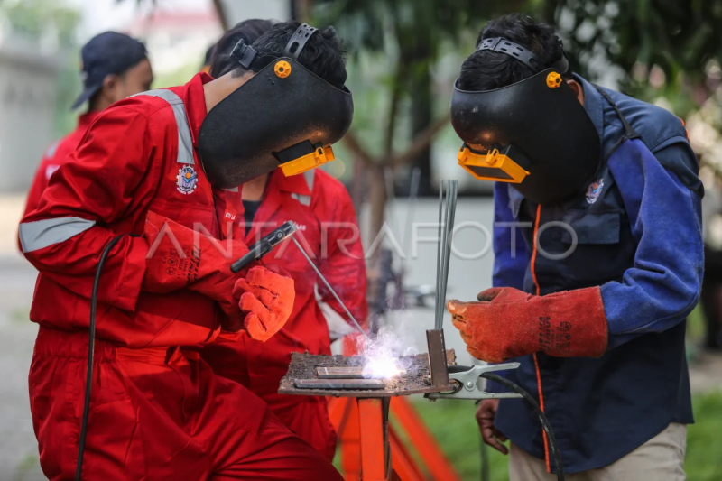 Pelatihan las listrik untuk penghuni rusun