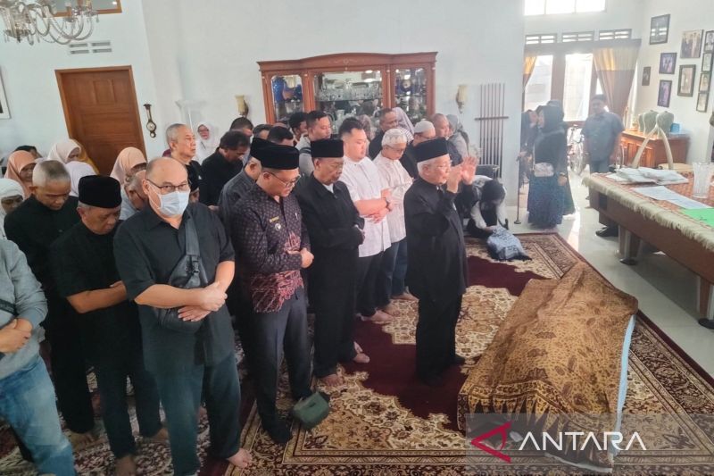 Sejumlah tokoh Jabar tampak hadir di rumah duka almarhum HR Nuriana