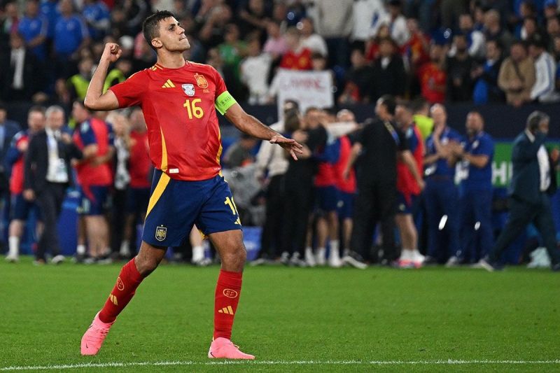 Rodri gelandang Manchester City asal Spanyol raih Ballon d'Or 2024