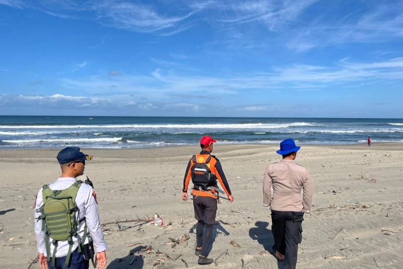 Disparbud Garut ingatkan wisatawan tidak berenang di kawasan pantai terlarang