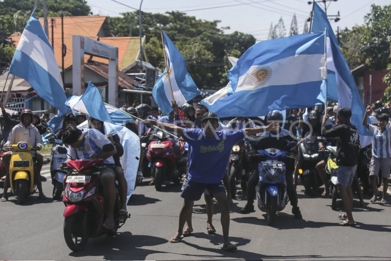 Konvoi kemenangan pendukung Argentina di Ternate