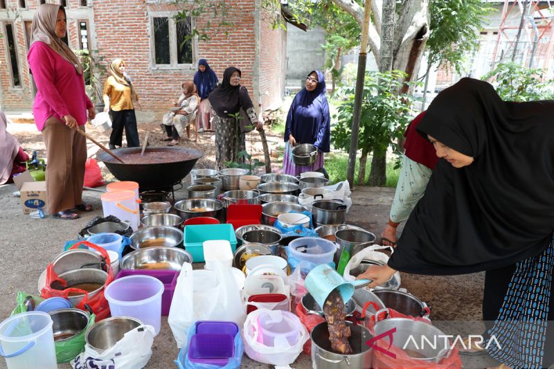 Tradisi memasak bubur kanji Asyura di Aceh