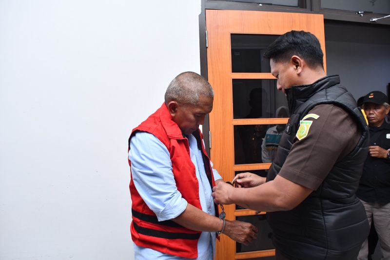 Polisi mengamankan senjata api milik mantan penjabat Bupati Bandung Barat