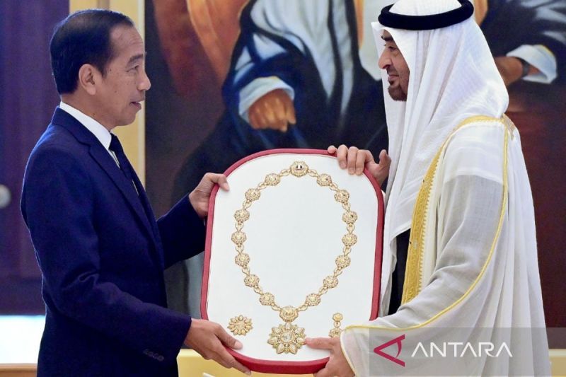 Jokowi Terima Penghargaan Order Of Zayed Dari Presiden MBZ - ANTARA News