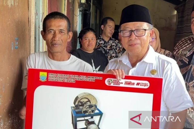 Pemkab Cianjur beri bantuan alat bermesin untuk pelaku UMKM