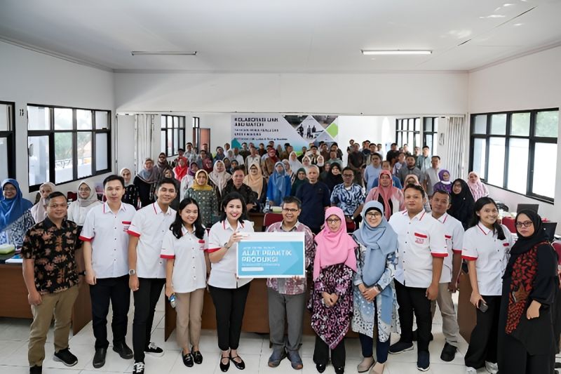 Yayasan Wings berkolaborasi dengan SMKN 8 Bandung mewujudkan SDM siap kerja