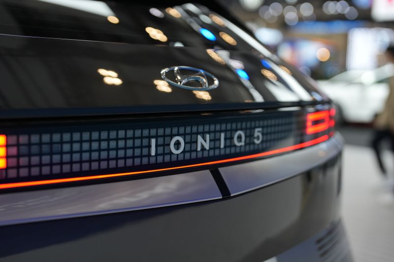 Hyundai hentikan sementara produksi mobil listrik Ioniq 5 dan Kona