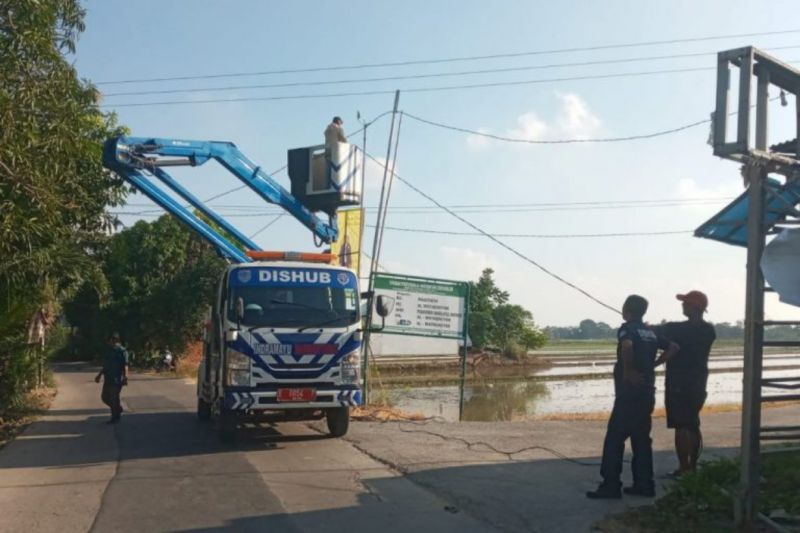 Indramayu baru pasang 270 unit dari rencana 1.646 unit lampu PJU