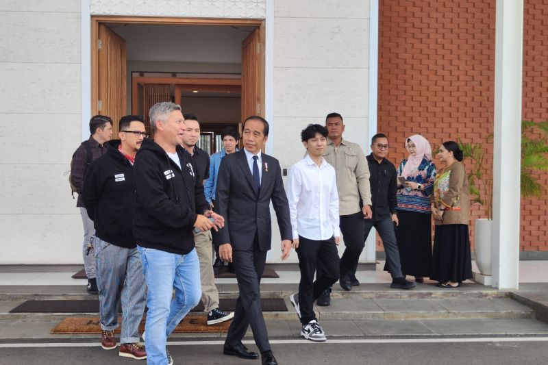 Presiden Jokowj bertolak ke IKN bersama influencer untuk resmikan jembatan