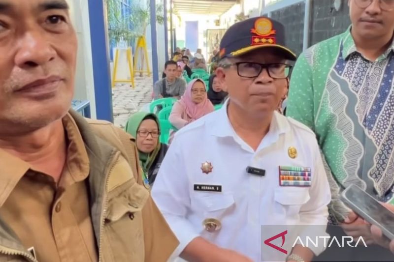 Bupati Cianjur targetkan bank mencairkan bantuan 2.000 orang per hari