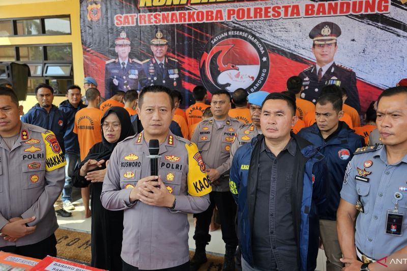 Polresta Bandung ringkus 17 pengedar narkoba dalam Operasi Antik