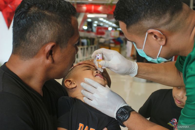 Imunisasi polio serentak tahap pertama di NTT