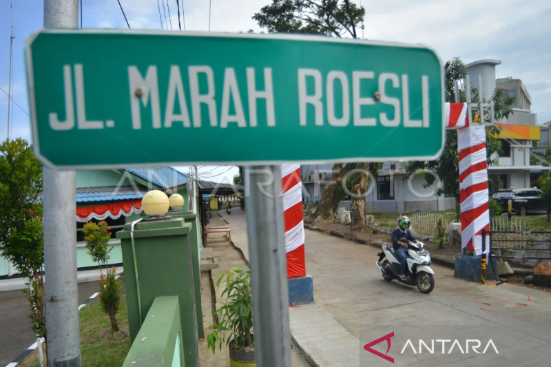 Jalan sastrawan Marah Roesli di Padang