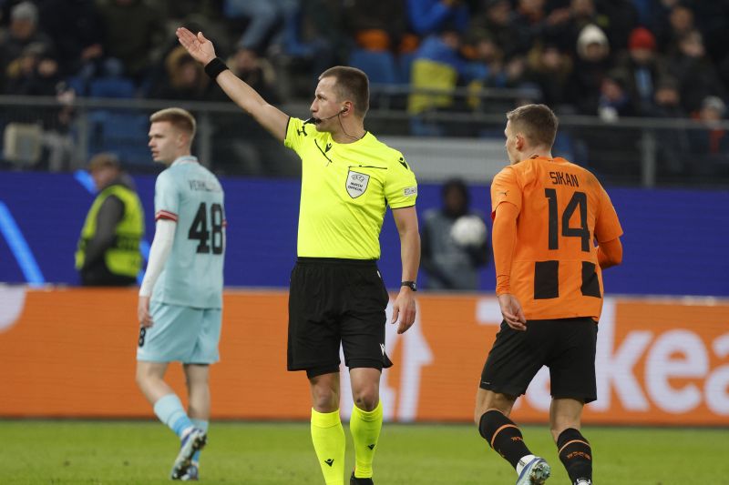 Mabuk sebelum laga, 2 wasit Polandia dicopot dari Liga Champions