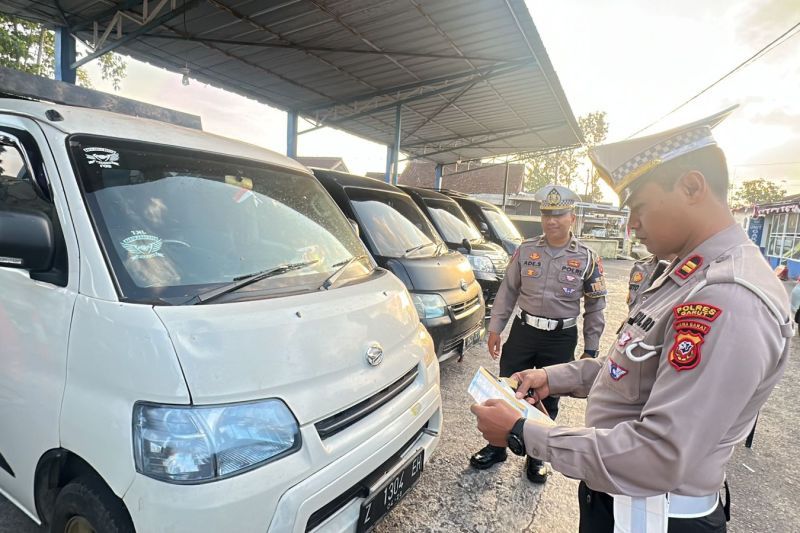 Polres Garut sita 9 mobil 'travel' karena beroperasi ilegal